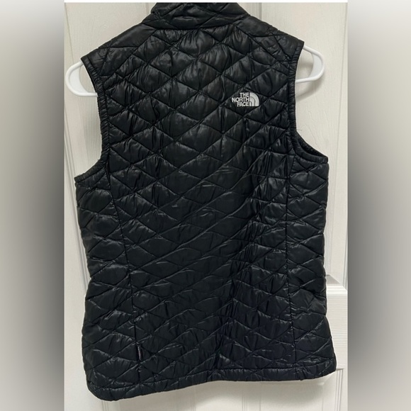 North Face Women's Thermoball Vest - Black - Picture 2 of 3